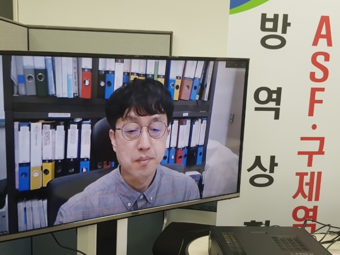 농협경제지주 축산경제는 지난 23일 농협 공동방제단 및 방역인력 4740명을 대상으로 아프리카돼지열병(ASF : African Swine Fever) 바이러스의 심각성 및 방역의식 고취를 위한 화상교육을 실시했다고 24일 밝혔다. 사진=농협