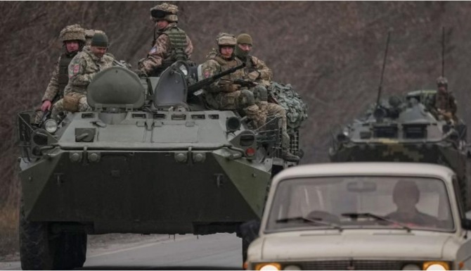 러시아군과 우크라이나군은 규모와 화력면에서 비교가 되지 않는다. 그럼에도 불구하고 우크라이나군은 강한 의지로 러시아군에 맞서고 있다. 사진=AP/뉴시스