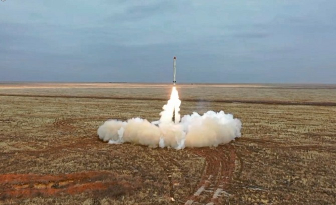 미국은 러시아의 핵 위협에 '무시' 전략으로 맞대응하고 있다. 사진은 러시아의 단거리 이스칸데르 미사일 발사 모습. 사진=AP