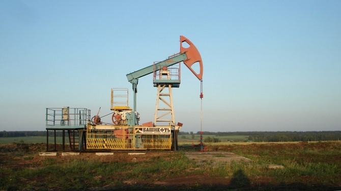 한국, 일본 등이 수입을 중단한 러시아산 원유 에스포의 석유생산시설.