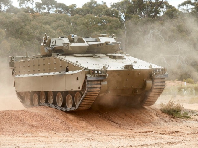6일 미국 방산매체 아미테크놀로지에 따르면 호주 차기 보병용 전투장갑차 선정사업(LAND400) 사업에 '레드백'을 통해 참여중인 한화디펜스가 최근 미 육군의 선택적 유인차량 프로젝트(OMFV) 선정 사업에 참여해 주목받고 있다. 사진=한화디펜스