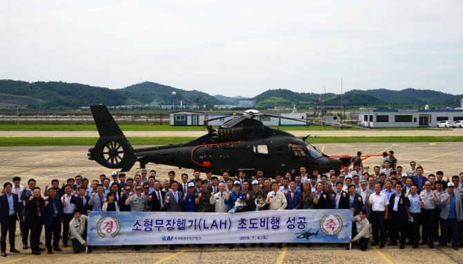 지난 2019년 초도비행에 성공한 한국형 소형무장헬기(LAH). 사진=한국항공우주산업