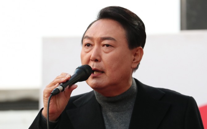 선거 유세에서 연설하는 윤선열 후보.사진=자료