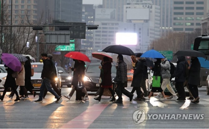 주말 강원동해안과 제주를 제외한 전국에 비가 내릴 것으로 예보됐다. 사진=연합