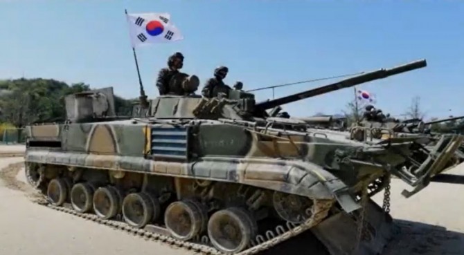 제1차 불곰사업을 통해 국내에 들어온 러시아제 BMP-3 장갑차. 사진=육군 홍보동영상