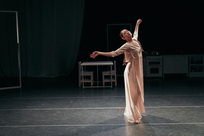 장윤나 안무의 '댄스로그'. 2021년 sidance.