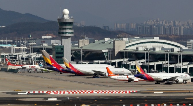 지난달 16일 오후 인천국제공항에 주기된 항공기의 모습. 사진=뉴시스 