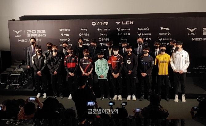 국내 최대 e스포츠 대회 '리그 오브 레전드 챔피언스 코리아(LCK)' 2022 스프링 시즌 미디어 데이에 LCK 10개 팀 선수, 코치들이 참여했다. 사진=글로벌이코노믹
