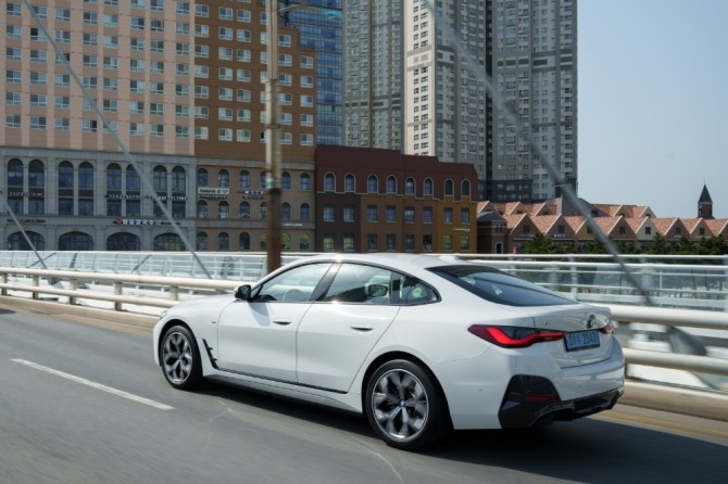 BMW i4 외관 디자인 모습. 사진=BMW코리아