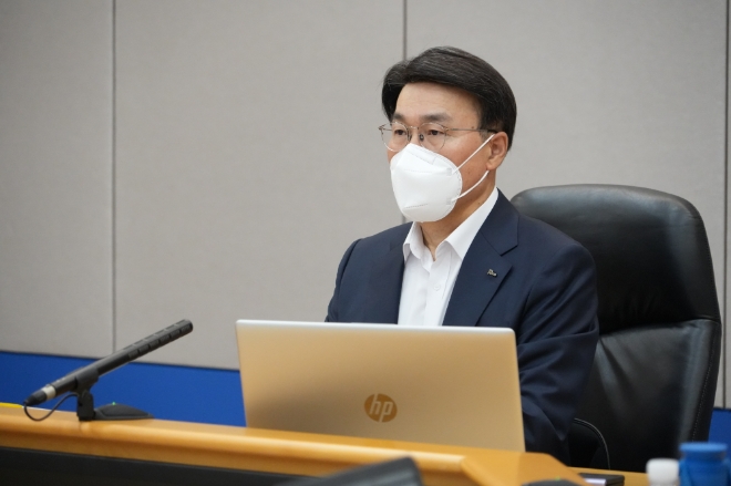 최정우 포스코그룹 회장이 30일 서울 포스코센터에서 개최된 ‘그룹ESG협의회’ 첫 회의를 주제하고 있다. 사진=포스코홀딩스