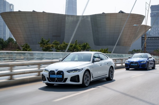 BMW i4 주행모습. 사진=BMW코리아