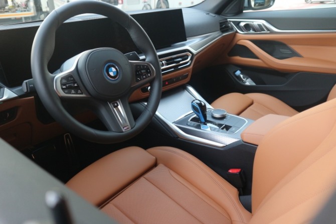 BMW i4 실내 모습. 사진=글로벌이코노믹 김정희 기자