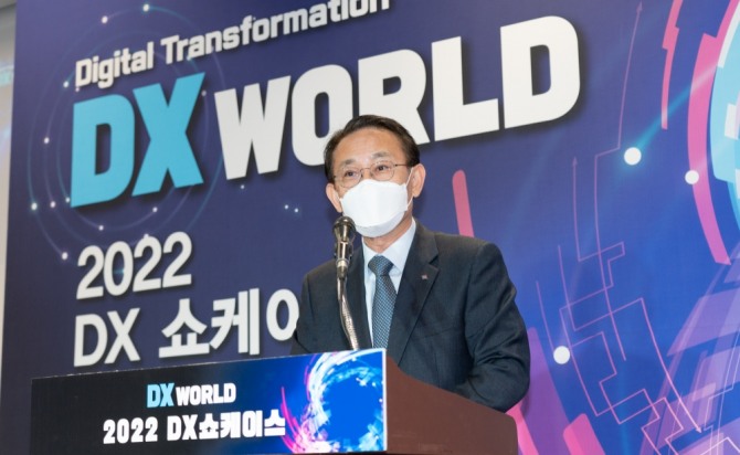 'DX World' 쇼케이스에서 무역협회 신승관 전무가 연설을 하고 있다.사진=한국무역협회