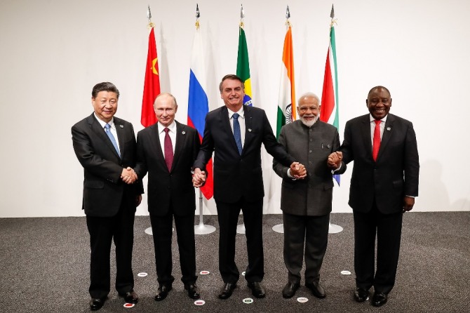 Líderes dos cinco países do BRICS (Brasil, Rússia, Índia, China e África do Sul)