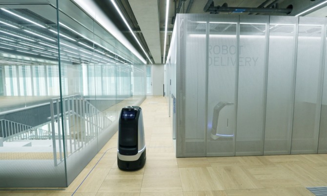 네이버 제2사옥에서 업무를 도와줄 브레인리스 로봇. 사진=네이버