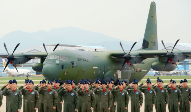 록히드마틴사의 C-130J/J-130 슈퍼허큘리스 대형 수송기. 현재 우리 공군은 슈퍼허큘리스 16대를 도입해 운용 중이다. 사진=뉴시스