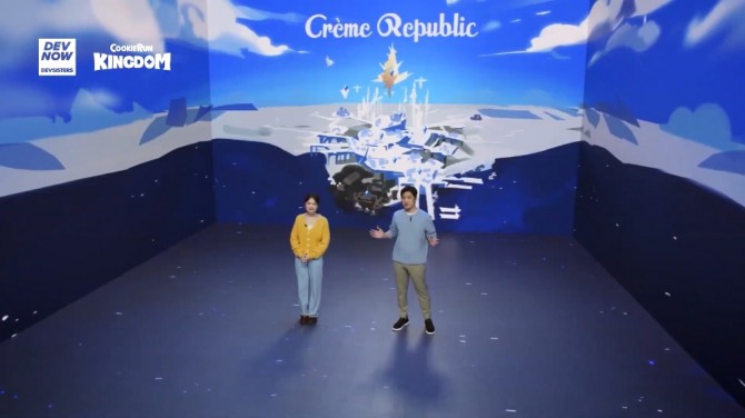 이은지(왼쪽)·조길현 '쿠키런: 킹덤' 공동 수석 프로듀서가 '크렘 공화국'에 대해 소개하고 있다. 사진=데브시스터즈 유튜브