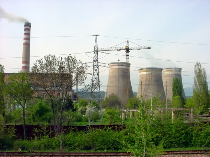 불가리아의 소피아 근처의 화력 발전소의 모습 