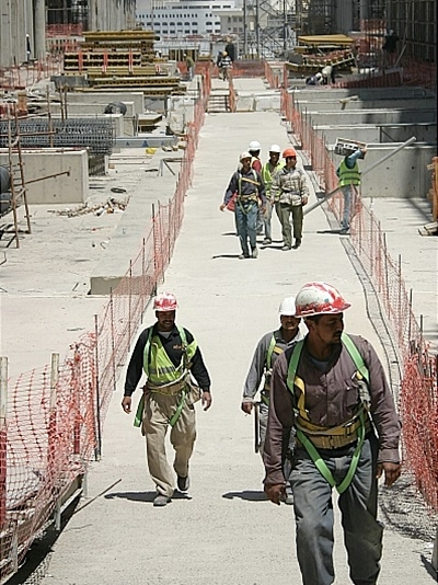 13년 전 요르단 압달리 첨단복합단지 공사 현장의 노동자들. 사진=뉴시스