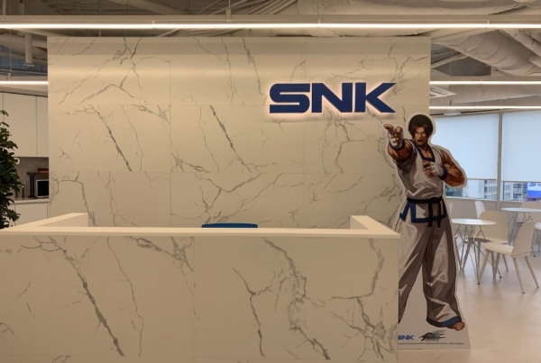 '더 킹 오브 파이터즈'의 한국인 캐릭터 김갑환 조형물이 설치된 SNK 사내 전경. 사진=SNK