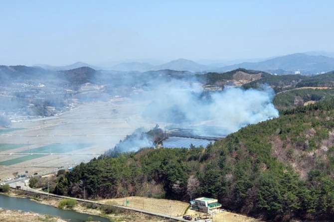 전남 보성군 겸백면 한 야산에서 발생한 산불. 사진=연합