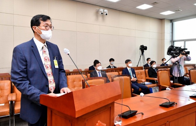 이창용 한국은행 총재 후보자가 19일 서울 여의도 국회에서 열린 인사청문회에서 발언하고 있다. 사진=뉴시스