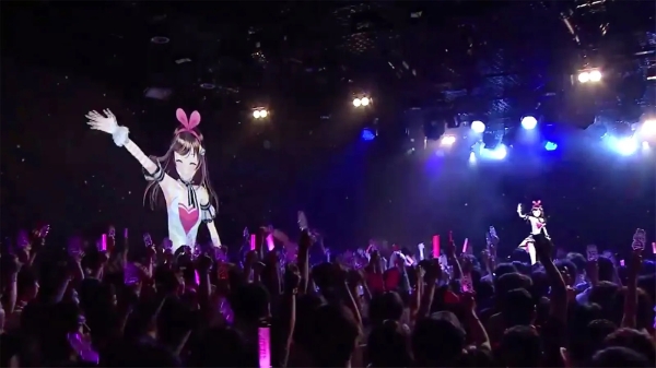 버추얼 유튜버 '키즈나 아이'가 2018년 6월 도쿄에서 팬들과 함께하는 콘서트를 열고 있다. 사진=키즈나 아이 공식 사이트