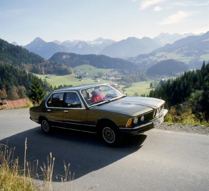독일 프리미엄 브랜드 BMW의 플래그십 세단 7시리즈가 새롭게 돌아왔다.사진=BMW