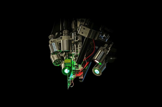 뉴럴링크가 지난 2019년 공개한 뇌 임플란트 시술용 로봇. 사진=뉴럴링크