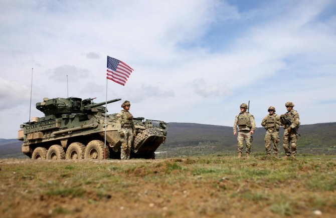 미 육군 병력이 지난해 4월 21일(현지시간) 불가리아 노보셀로에서 실시된 미국-불가리아 합동군사훈련에 참여하고 있다. 사진=로이터