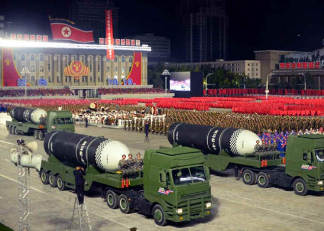 북한이 지난 4월25일 조선인민혁명군 창건 90주년을 맞아 심야열병식을 열고, 자신들이 보유한 대규모 미사일 전력을 공개했다. 사진은 조선중앙TV를 통해 공개된 북한의 북극성-4형 SLBM 미사일. 사진=뉴시스
