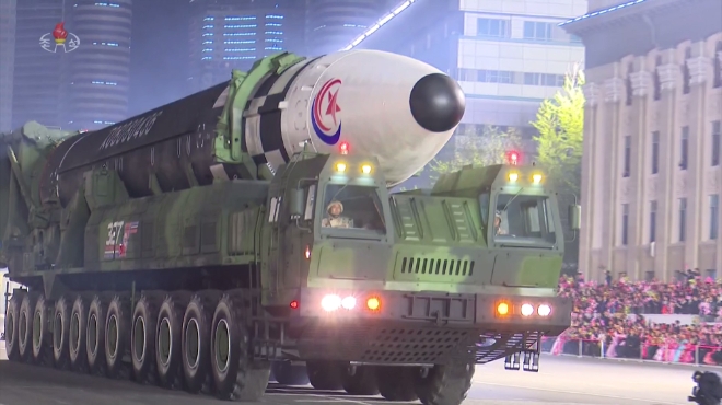 북한의 대륙간 탄도미사일(ICBM)인 화성-17형. 화성-17형은 북한의 위성발사체로도 사용되고 있다. 사진=뉴시스