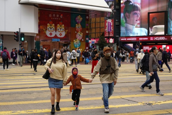 확진자 수가 300명 이하로 떨어져 홍콩 정부는 방역 규제를 한층 더 완화했다. 사진=로이터