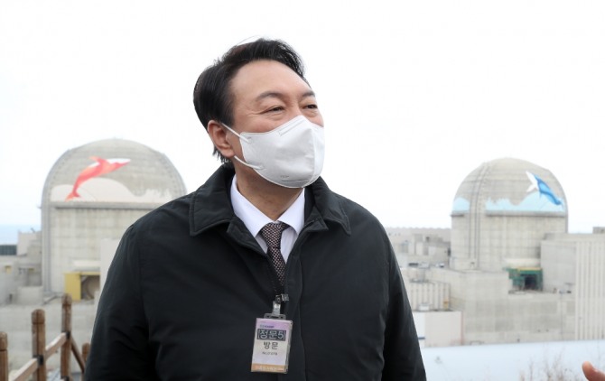 2021年12月29日（大选候选人时期），尹锡悦总统当选人访问了庆尚北道蔚珍新韩蔚3号、4号机建设现场。照片=NEWSIS