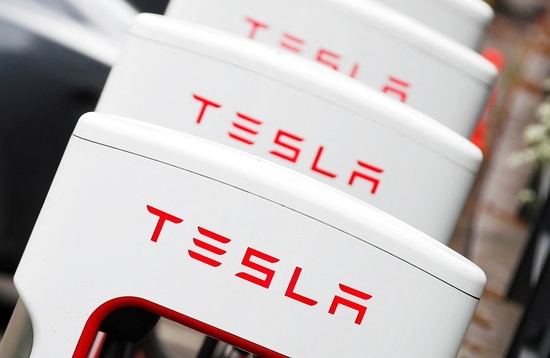 테슬라(Tesla Inc)는 수입세 인하 관련 인도 정부와의 협상이 교착에 빠지자 인도 전기차 시장 진출 계획을 전면 보류했다. 사진=로이터
