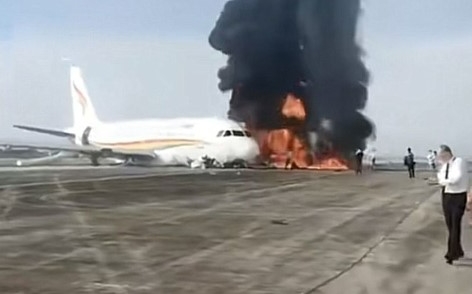 12일 중국 남서부 충칭에 있는 장베이 국제공항에서 122명을 태운 중국 티베트항공 소속 A319 여객기가 이륙 활주중 엔진 화재가 발생했다. 사진=글로벌이코노믹DB
