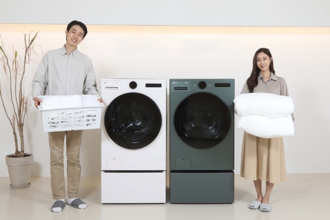 대용량으로 이불빨래까지 가능한 LG전자 트롬 드럼세탁기가 미국 컨슈머리포트 올해의세탁기 1위에 선정됐다. 사진=LG전자