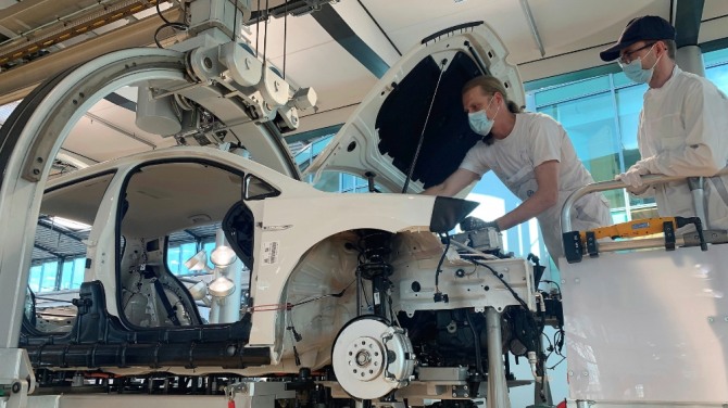 전고체 배터리가 급속 충전에 따른 리튬이온배터리의 한계를 극복할 것으로 보인다.