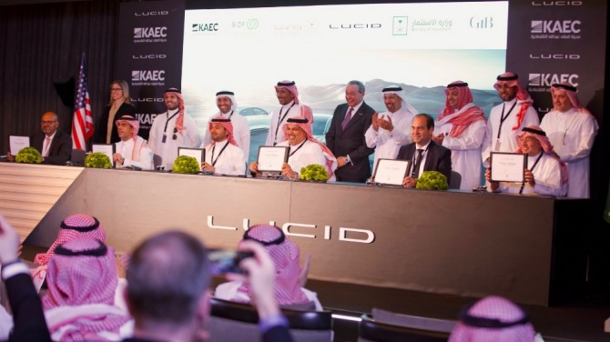 사우디아라비아 산업개발기금은 전기차 스타트업 루시드에 4조 3,450억 원을 새로 투자하기로 했다고 19일(현지시간) 밝혔다.