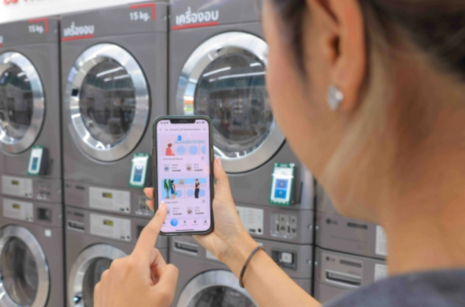 LG 스마트 론드리 라운지에서 앱 서비스를 통해 세탁할 수 있다. 사진=LG전자 태국 홈페이지 캡쳐