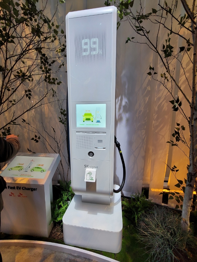 지난 1월 미국 라스베이거스에서 열린 CES2022에서 출품된 SK시그넷의 초고속 전기차 충전기 사진=뉴시스