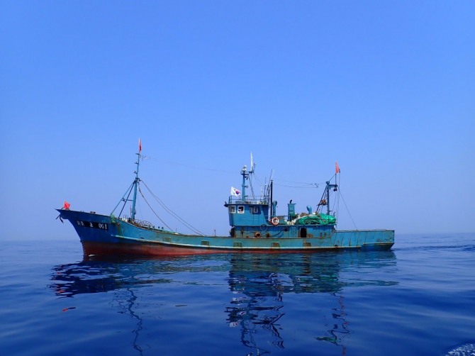 중국의 불법 어업이 극성을 부리고 있는 가운데 미국 일본 호주 인도 등 4개국 안보동맹 쿼드는 위성기반 '하늘의 눈'으로 해양안보 이니셔티브를 추진한다.