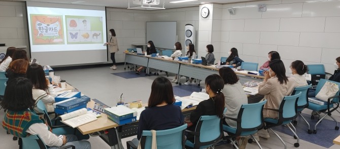 전라남도교육청이 2022년 기초문해력 지원을 위해 ‘읽기 따라잡기 연수’를 진행한다. / 전남도교육청=제공