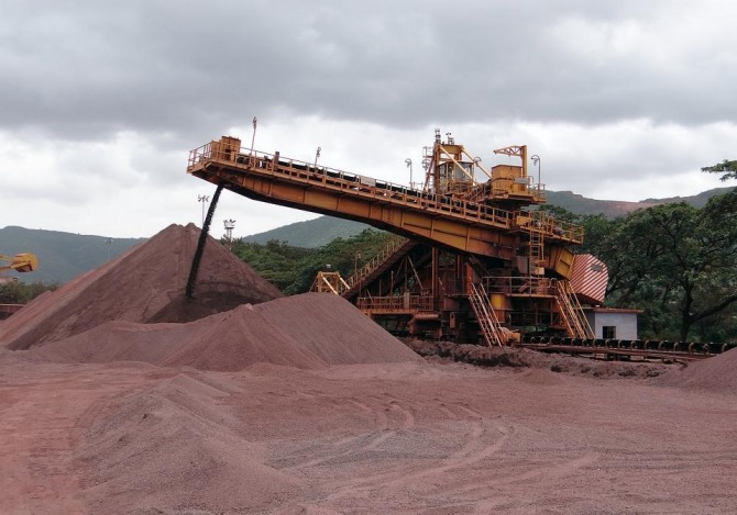 우크라이나가 러시아로 운송될 철광석 16만 톤을 압수했다.