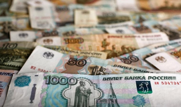 러시아의 각종 루블지폐들. 사진=로이터