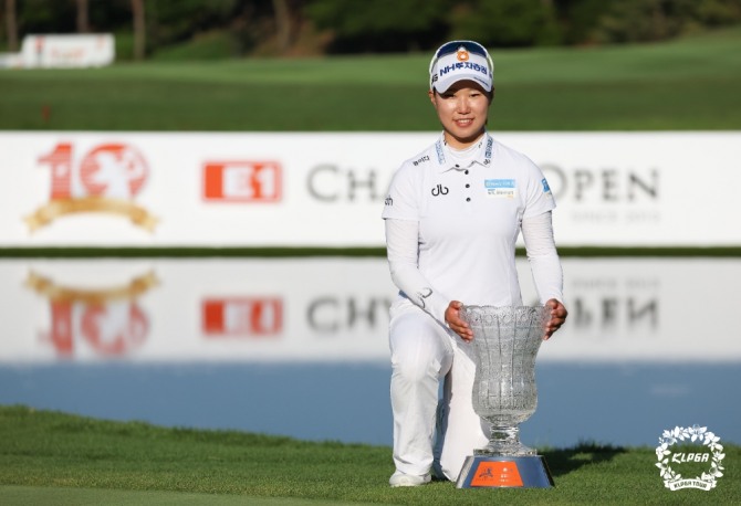 E1 채리티 오픈 우승자 정윤지. 사진=KLPGA 박준석 포토