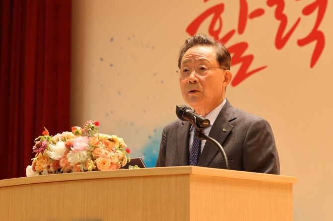 윤대희 신용보증기금 이사장 기념사를 하고 있는 모습 [사진=신용보증기금]