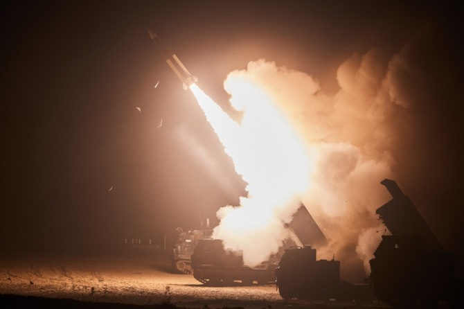 한미는 6일 북한의 단거리 탄도미사일 8발 도발에 비례해 지대지 미사일 8발을 대응 사격했다.