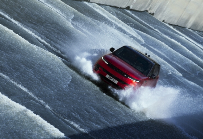 재규어 랜드로버 코리아는 '올 뉴 레인지로버 스포츠'의 사전 계약을 진행한다. 사진=재규어랜드로버코리아