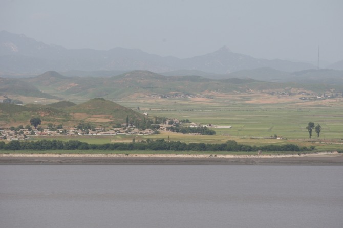 강화평화전망대 바라본 북한2,3km 거리 북한모습  (사진=강화군 제공)